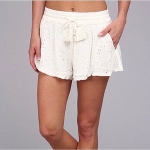 FREE PEOPLE - Eyelet Shorts / White / XS